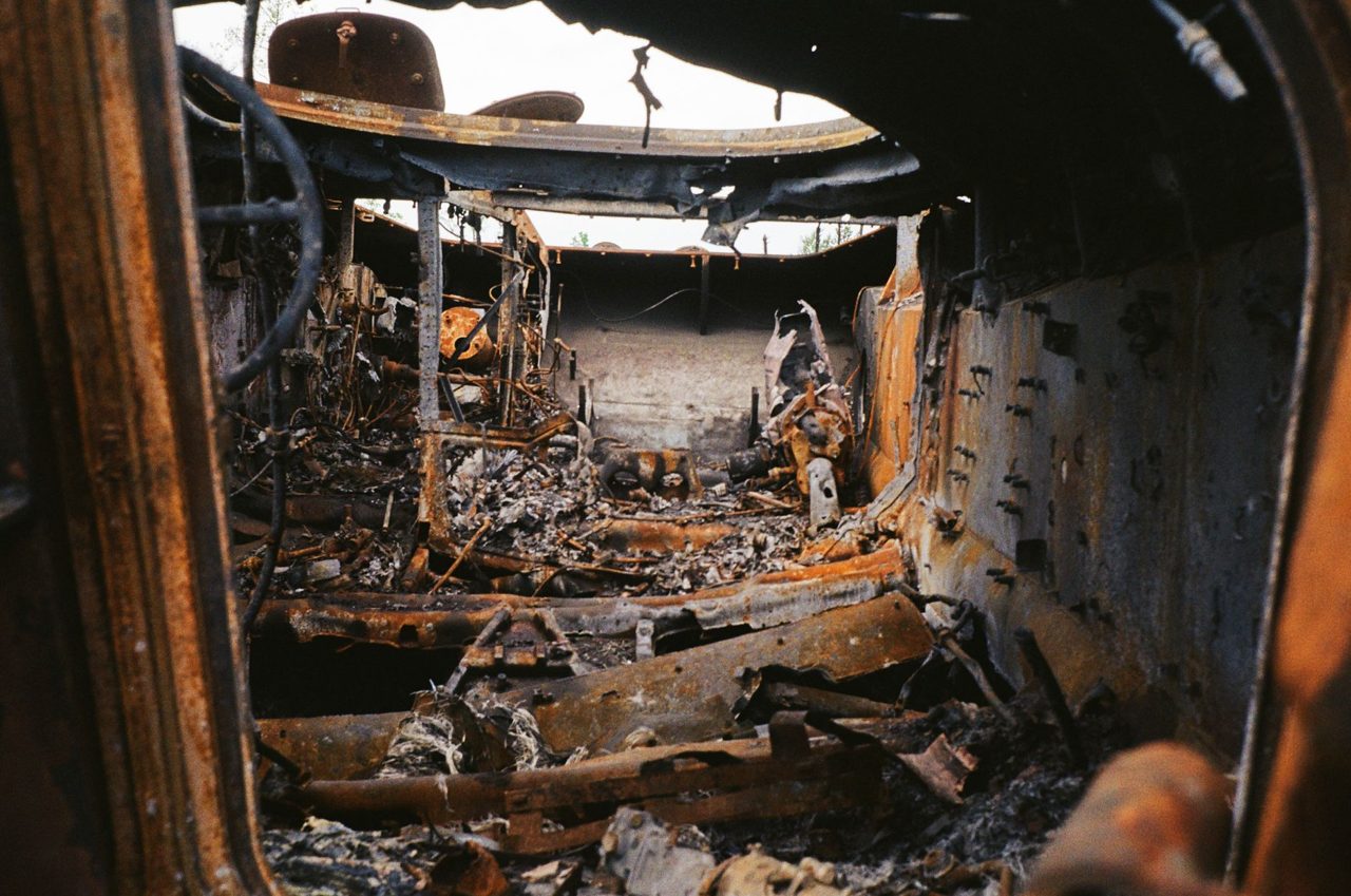 Watch firefighters battle fast-moving wildfire in Los Angeles County - Discover SWNS